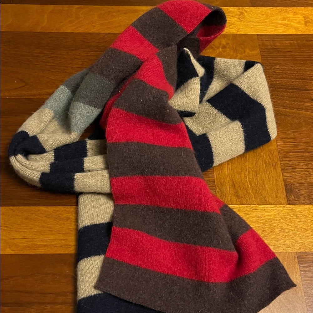 Barneys New York Striped Scarf in Beige, Navy & Red, new! Super soft - Picture 6 of 14